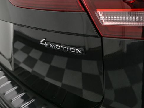 Certified 2023 Volkswagen Tiguan SE R-Line AWD/4WD image 14