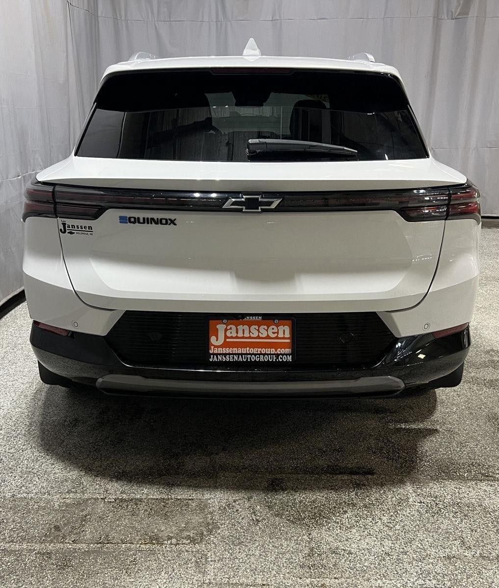 Used 2024 Chevrolet Equinox EV LT w/ LPO, Blackout Package FWD image 5