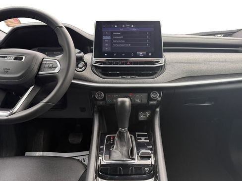 Certified 2024 Jeep Compass Latitude image 11