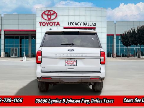 Used 2024 Ford Expedition XLT RWD image 8