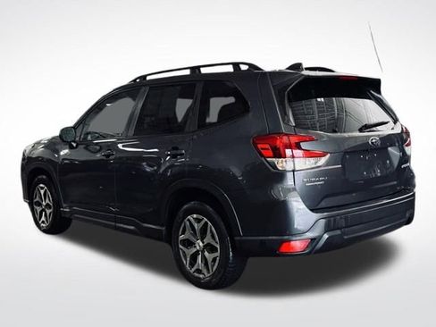 Used 2022 Subaru Forester Premium image 9