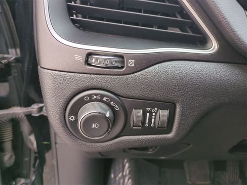 Certified 2019 Jeep Cherokee Trailhawk w/ Cold Weather Group image 28