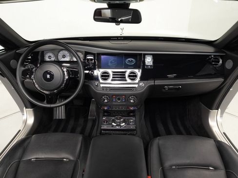Used 2019 Rolls-Royce Dawn RWD image 26