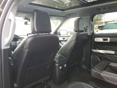 Used 2023 Ford Explorer Limited w/ Limited Technology Package image 12
