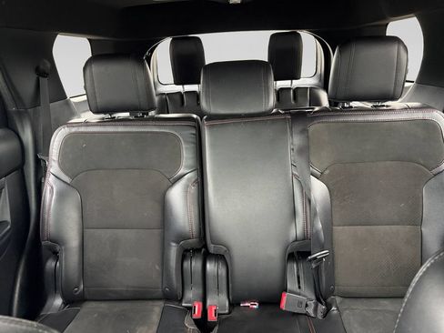 Used 2018 Ford Explorer XLT w/ XLT Appearance Package AWD/4WD image 35