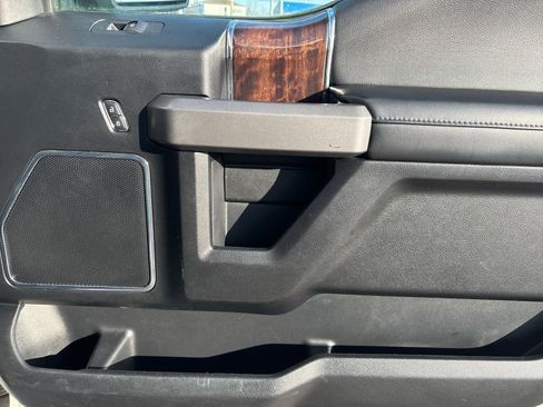 Used 2016 Ford F150 Platinum w/ Equipment Group 701A Luxury image 38