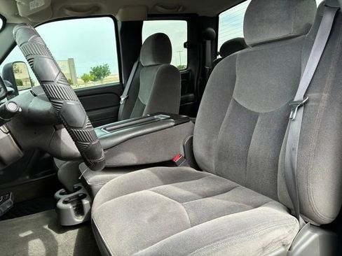 Used 2004 GMC Sierra 2500 SLE w/ Heavy-Duty Power Package RWD image 11