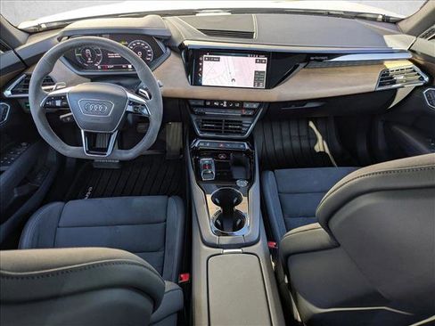 Used 2022 Audi e-tron GT Premium Plus image 18