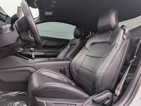 Used 2025 Ford Mustang Premium RWD image 5