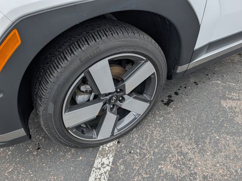 Certified 2025 Hyundai Santa Fe Limited AWD/4WD image 9