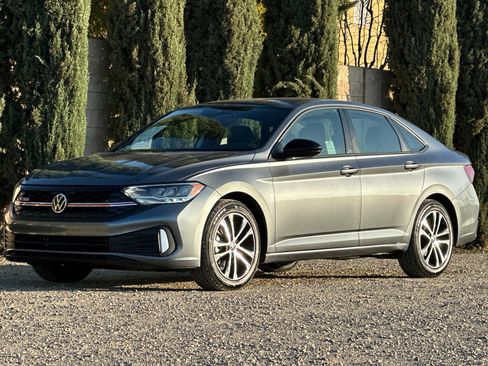Certified 2023 Volkswagen Jetta Sport image 8