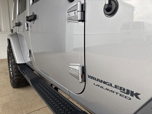 Used 2018 Jeep Wrangler Unlimited Sahara image 27