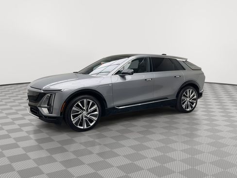 Used 2024 Cadillac Lyriq Luxury w/ LPO, Floor Liner Package image 39