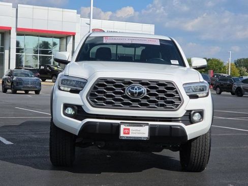Used 2023 Toyota Tacoma TRD Off-Road w/ TRD Premium Off Road Package AWD/4WD image 4