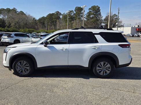 New 2026 Nissan Pathfinder SV image 2