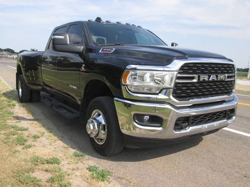 Used 2024 RAM 3500 Big Horn w/ Protection Group AWD/4WD image 4