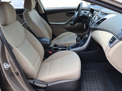 Used 2016 Hyundai Elantra SE FWD image 32