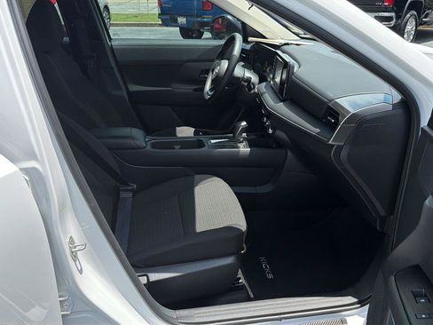 Used 2025 Nissan Kicks S FWD image 13