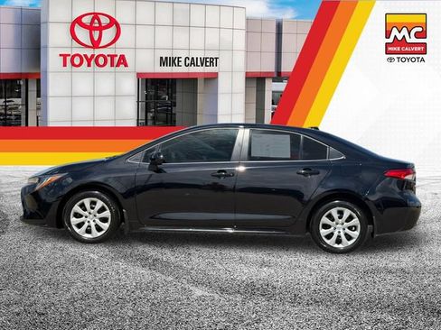 Used 2026 Toyota Corolla LE FWD image 2