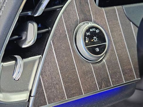 Used 2025 Mercedes-Benz E 350 4MATIC Sedan image 8