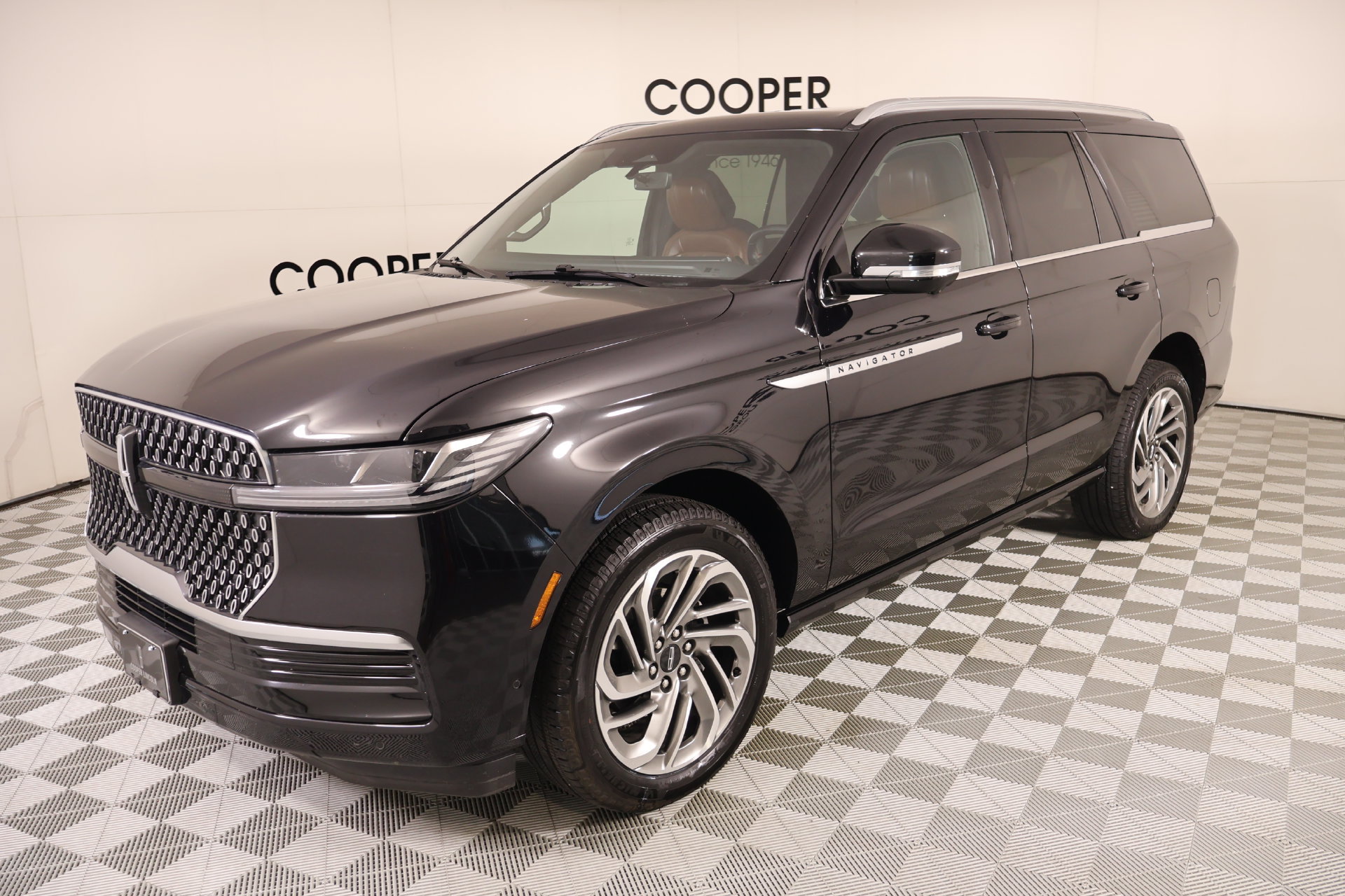 Used 2025 Lincoln Navigator Reserve AWD/4WD image 10