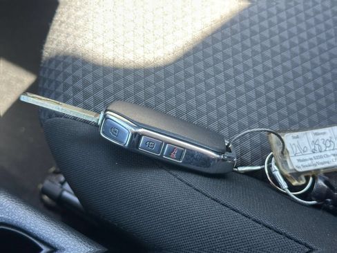 Used 2025 Kia Soul LX w/ LX Technology Package FWD image 21
