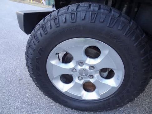 Used 2015 Jeep Wrangler Unlimited Sahara image 34