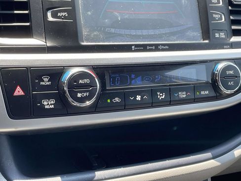 Used 2018 Toyota Highlander XLE FWD image 42