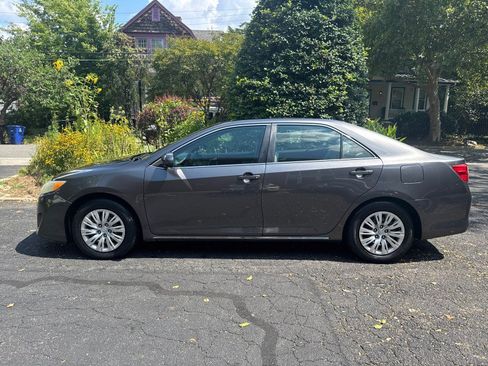 Used 2013 Toyota Camry LE FWD image 7