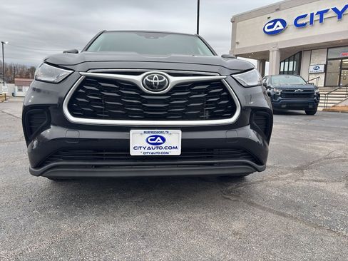 Used 2023 Toyota Highlander L image 3