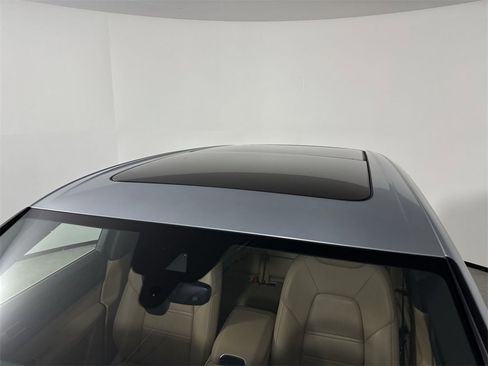 Certified 2023 Porsche Cayenne Platinum Edition image 17
