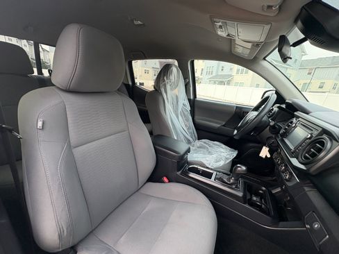 Used 2019 Toyota Tacoma SR AWD/4WD image 19