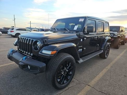 Used 2023 Jeep Wrangler Unlimited Sahara w/ Cold Weather Group image 4