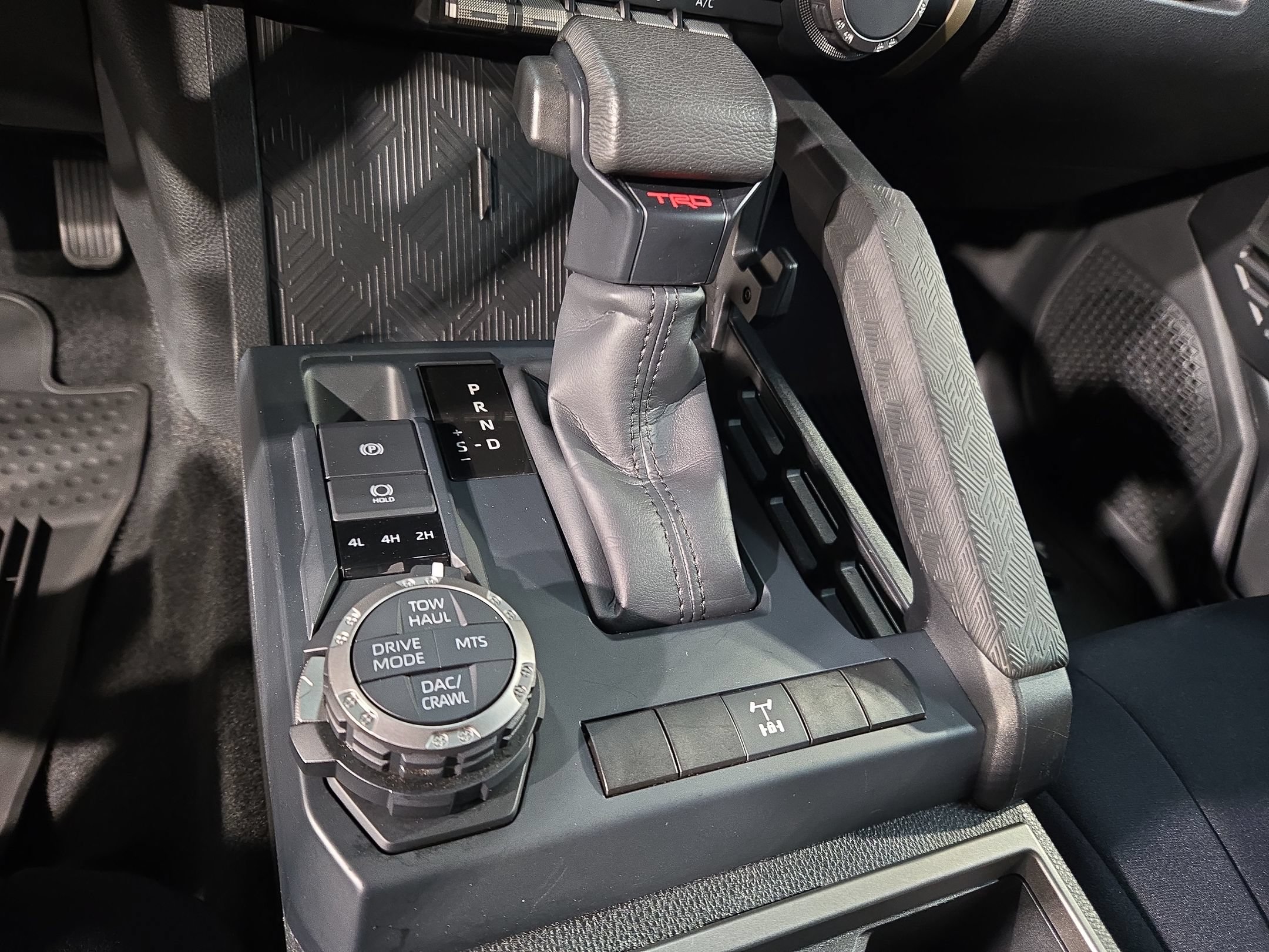 Certified 2025 Toyota Tacoma TRD Off-Road AWD/4WD image 33