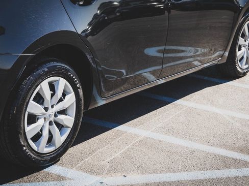 Used 2016 Toyota Corolla LE image 19