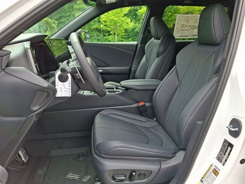 New 2026 Lexus TX 500h AWD image 9