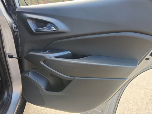 Used 2024 Chevrolet Trax ACTIV w/ Sunroof Package image 45