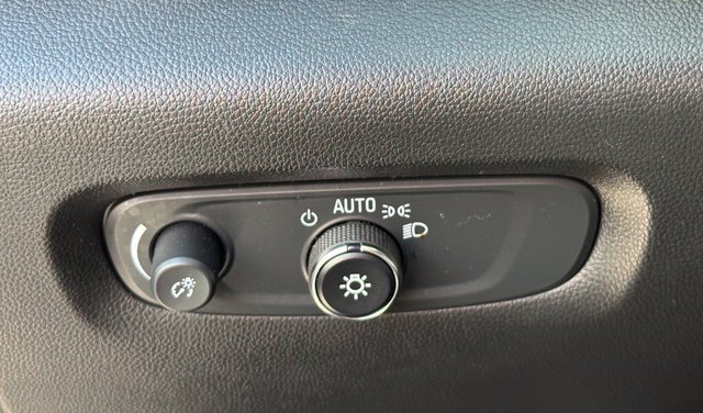 Used 2023 Chevrolet Traverse RS FWD image 21