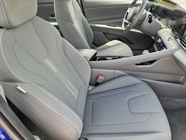 Used 2025 Hyundai Elantra SEL FWD image 14