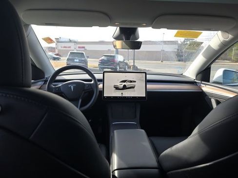 Used 2023 Tesla Model Y Long Range image 11