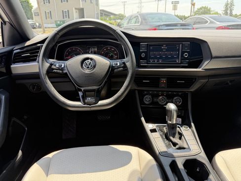 Used 2019 Volkswagen Jetta R-Line FWD image 19