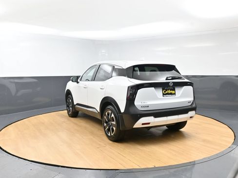 Used 2025 Nissan Kicks SV AWD/4WD image 8