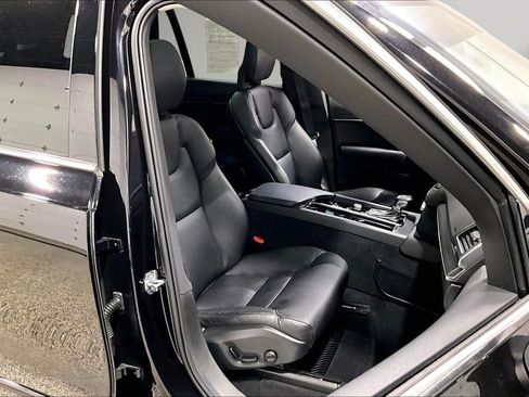 Used 2020 Volvo XC90 T6 Momentum AWD/4WD image 30