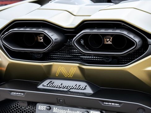 Used 2025 Lamborghini Revuelto AWD/4WD image 18