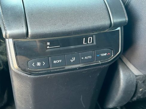 Used 2023 Toyota Highlander LE FWD image 24