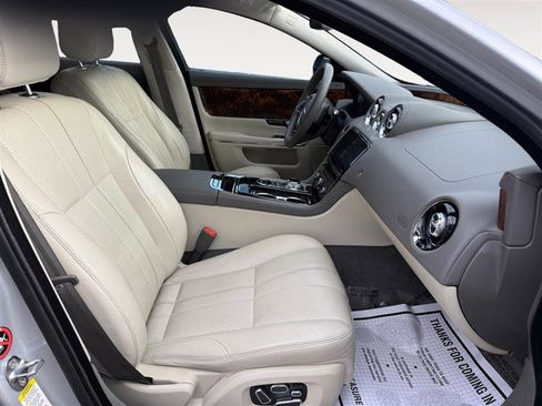 Used 2015 Jaguar XJ image 16