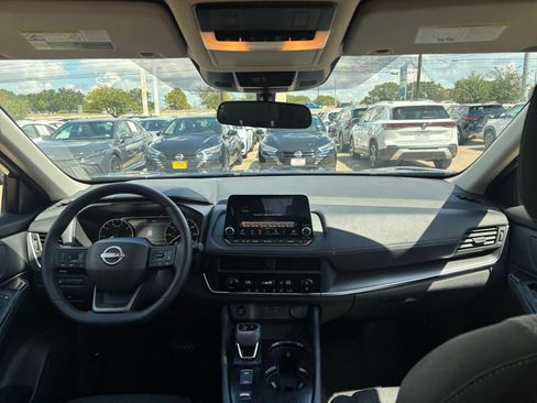 Used 2026 Nissan Rogue SV FWD image 34