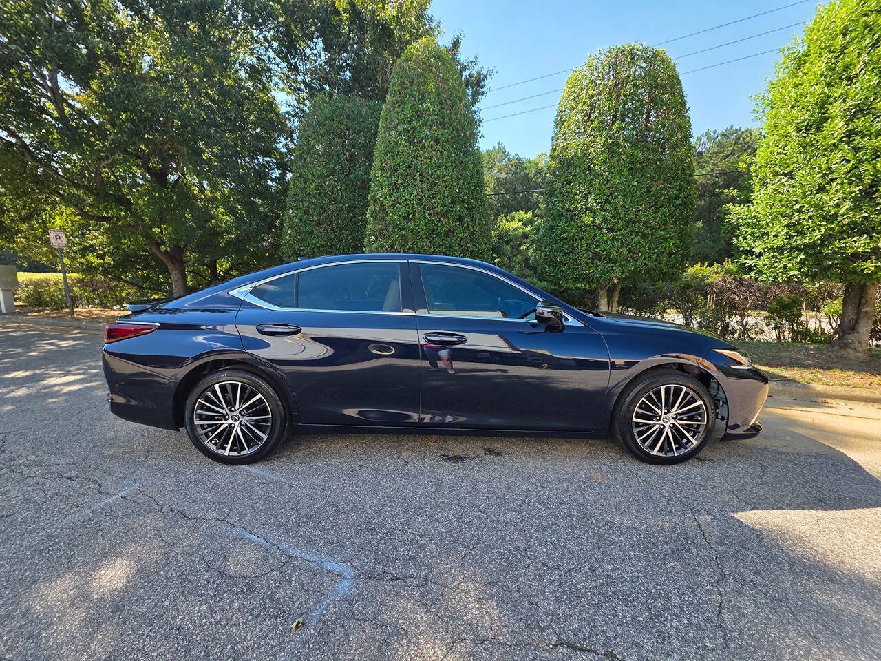 Used 2024 Lexus ES 300h w/ Premium Package FWD image 6