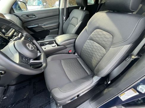 Used 2025 Nissan Pathfinder SV image 44