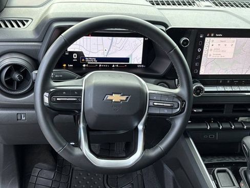 Used 2025 Chevrolet Colorado W/T w/ WT Custom Package RWD image 17